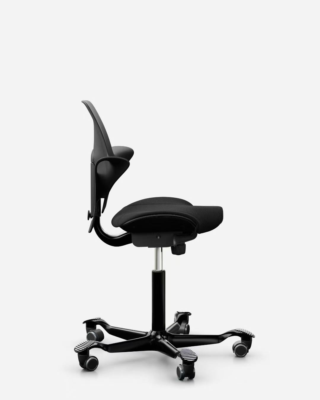 HÅG Capisco Puls 8020 office chair in Wool Select, side view